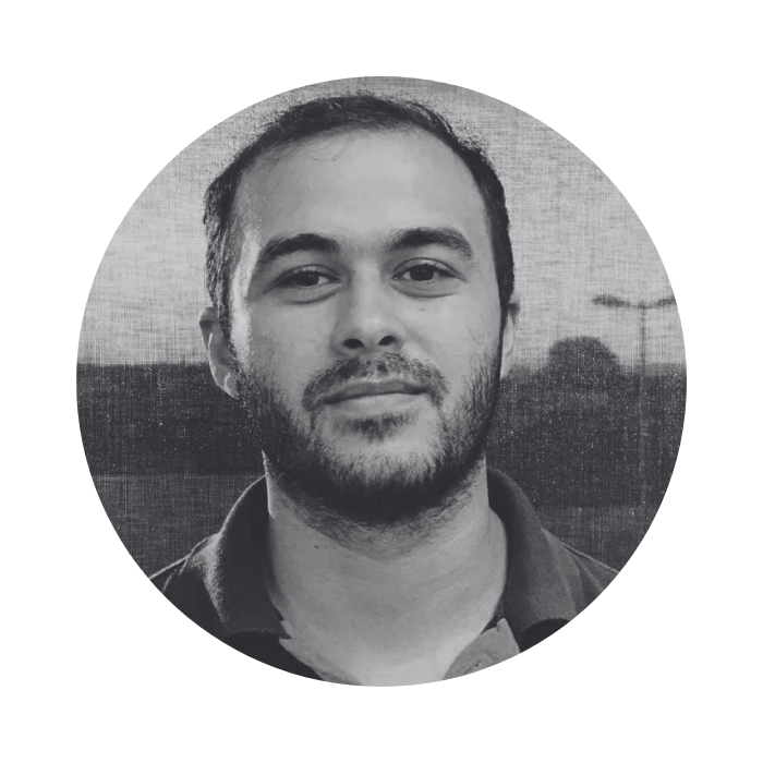 Foto em preto e branco do palestrante Cesar Augusthus..