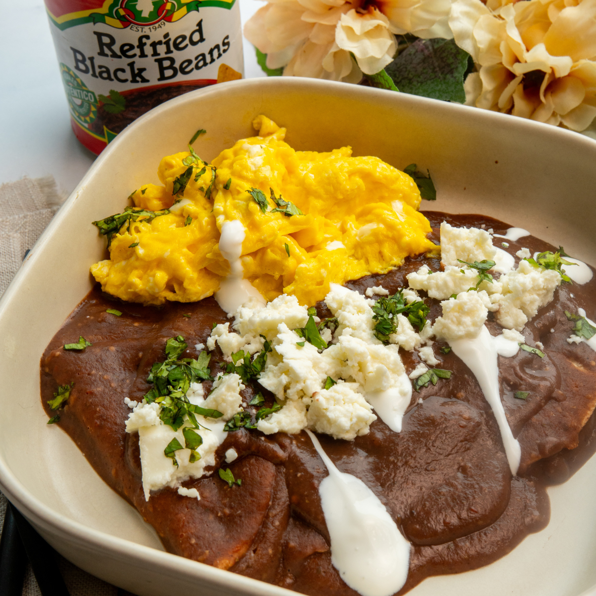 Enfrijoladas con Chipotle - La Preferida