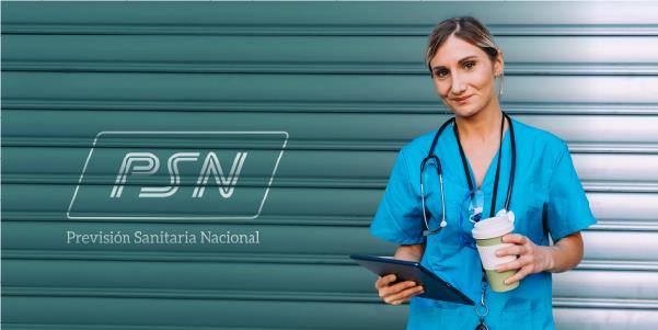 Imagen de una planta y monedas como símbolo de rentabilidad en el ahorro a corto plazo